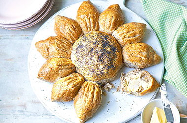 Tear and share flower bread