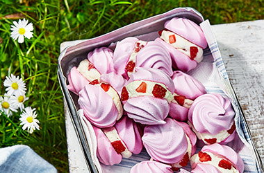 3-ingredient Eton mess sandwiches