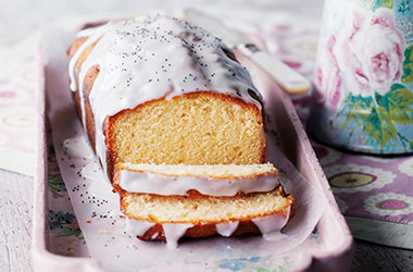 Lemon drizzle cake