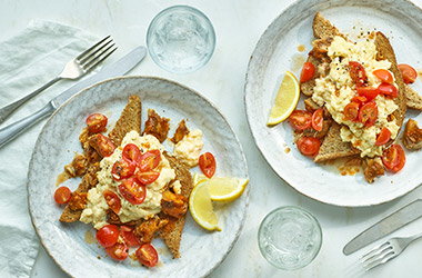 Sardines and scrambled eggs with spicy tomatoes