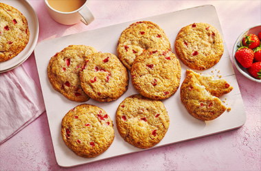 Strawberry cheesecake cookies