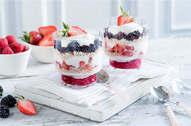 Fruity yogurt cups