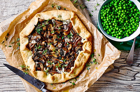 Make mushrooms the star of the show in this creamy mushroom pie recipe. Spread herby cream cheese over pastry, then top with golden fried mushrooms and bake for an impressive vegetarian dinner.