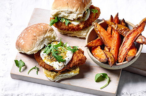 Adding pesto into the mix for this crispy chicken burger turns the flavour up to eleven, pairing perfectly with gooey mozzarella for an Italian-inspired dinner