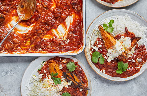 Channel your inner cowboy with this banging baked bean traybake