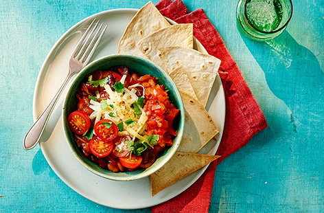 Whip up a quick and easy vegetarian lunch for your kids! Make a chilli out of tinned taco beans, smoked paprika and peppers