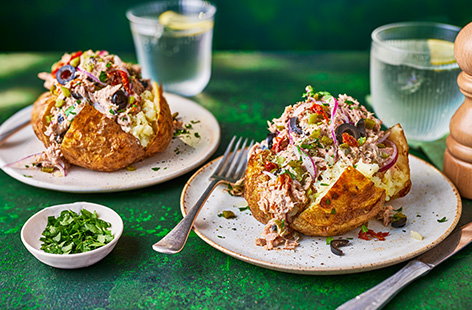 Bring flavours of the French Riviera to jacket potatoes with this tuna Niçoise-inspired recipe that's sure to take your baked potato game to the next level.