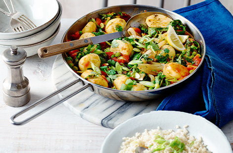 Switch your Friday night curry for a healthy vegetarian alternative with this easy pea and potato curry