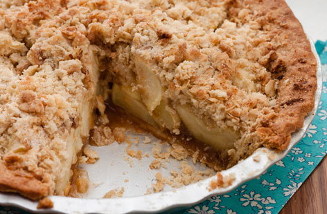 Can't decide if you want apple pie or crumble? Why not have both and make this brilliant recipe for apple crumble pie. It combines a homemade shortcrust pastry base and tender apple filing with a crispy golden topping.