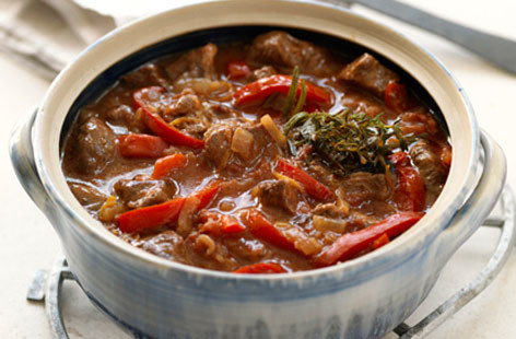 Though it includes ginger and red peppers, this beef casserole has a distinctively Irish lilt. Beef and onions, simmered in guinness,  A warming winter favourite