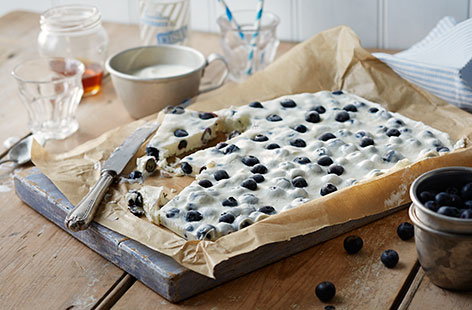 Frozen blueberry yogurt bark