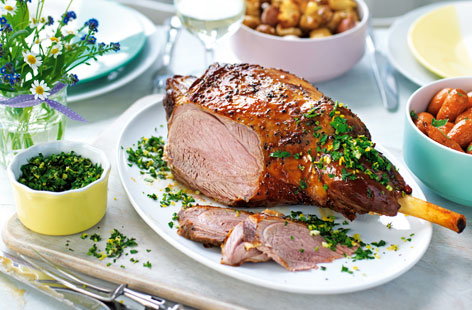 Roast lamb with caramelised onions