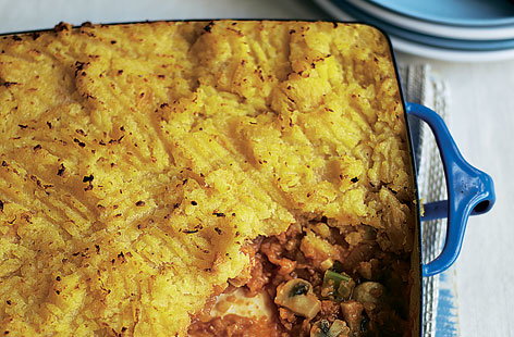 With creamy mashed potato, hearty veg and beef, a classic cottage pie recipe makes the perfect family dinner.