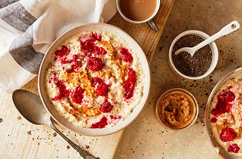 Channel the flavours of an all-American PB&J sandwich into this 10 minute porridge recipe. Swirl creamy porridge with crunchy peanut butter and juicy frozen raspberries for a healthy breakfast idea that feels like a treat.