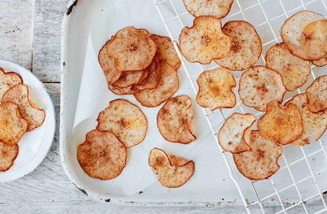 These delicious spiced pear crisps are the perfect healthy snack recipe, and best of all they couldn't be easier to make