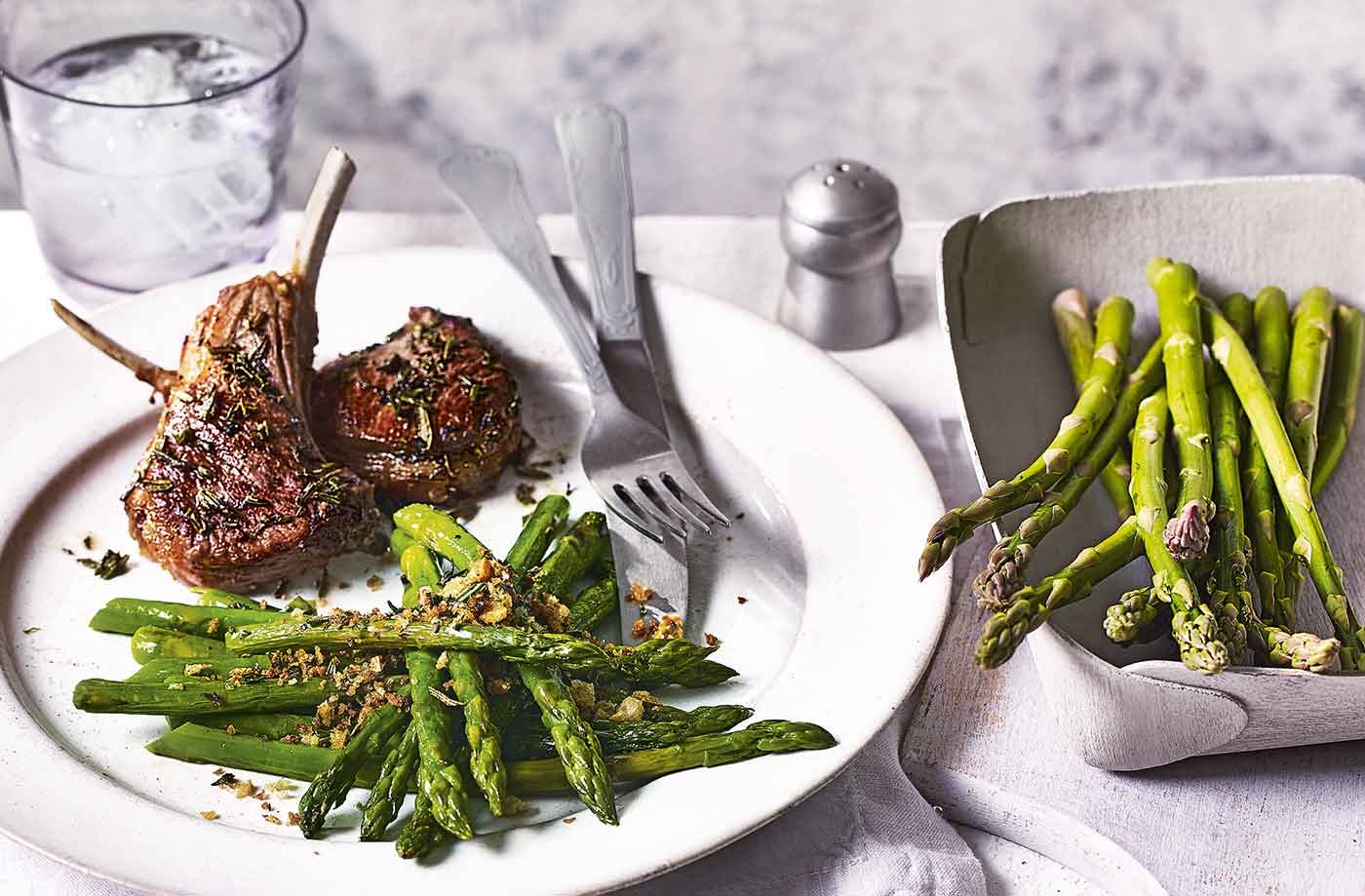 Roasted lamb chops with garlic-herb crumb