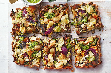 With all the flavours of classic nut roast, this vegan nut and mushroom roast tart with homemade pesto drizzle is the ideal easy vegan Christmas dinner.