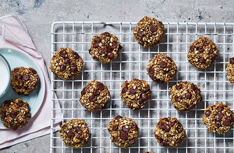 Oaty banana choc chip cookies