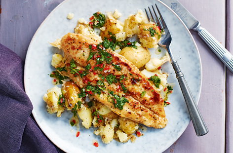 Dive into this beautiful dish, filled with aromatic garlic potatoes, zesty chilli salsa and flaky basa fillets. High in protein and vitamin C, how can you not love this wholesome meal?