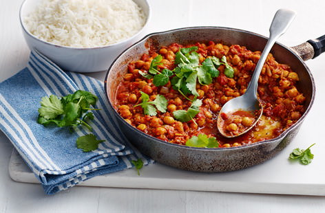 This chickpea curry recipe is Sabrina’s mum’s signature dish. After years of experimenting with different ingredients this has become the recipe she’s best known for and it always makes an appearance at family gatherings, or as part of Iftar during Ramadan