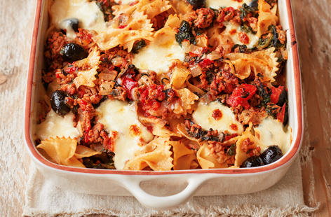 This speedy, warming supper takes just 30 minutes to make and is brimming with gorgeous Greek flavours. Lamb mince, oregano and black olives are combined with farfalle pasta, tomatoes and mozzarella, and baked until golden and bubbling