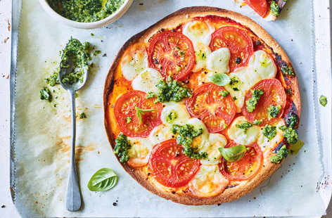 Why wouldn’t you cheat when the end result is as tasty and delicious as this caprese pizza? Using oven-roasted mini tortillas as the base and topped with sliced mozzarella, basil and tomatoes, this tastes as authentic as the real deal