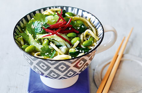 This delicious vegetarian noodle pot recipe is the perfect mug meal for one, you don't even need a microwave