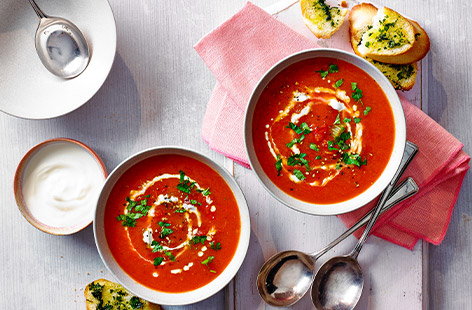 The contrasting flavours of the roasted peppers and soured cream are what make this smoked roasted pepper soup recipe one to remember but its the homemade garlic bread on the side that ties it all together